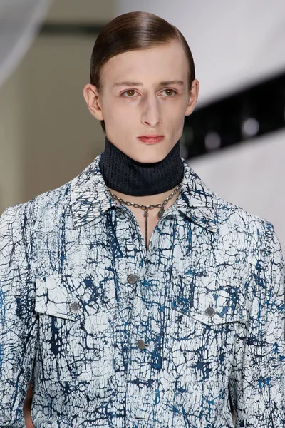 Look 70